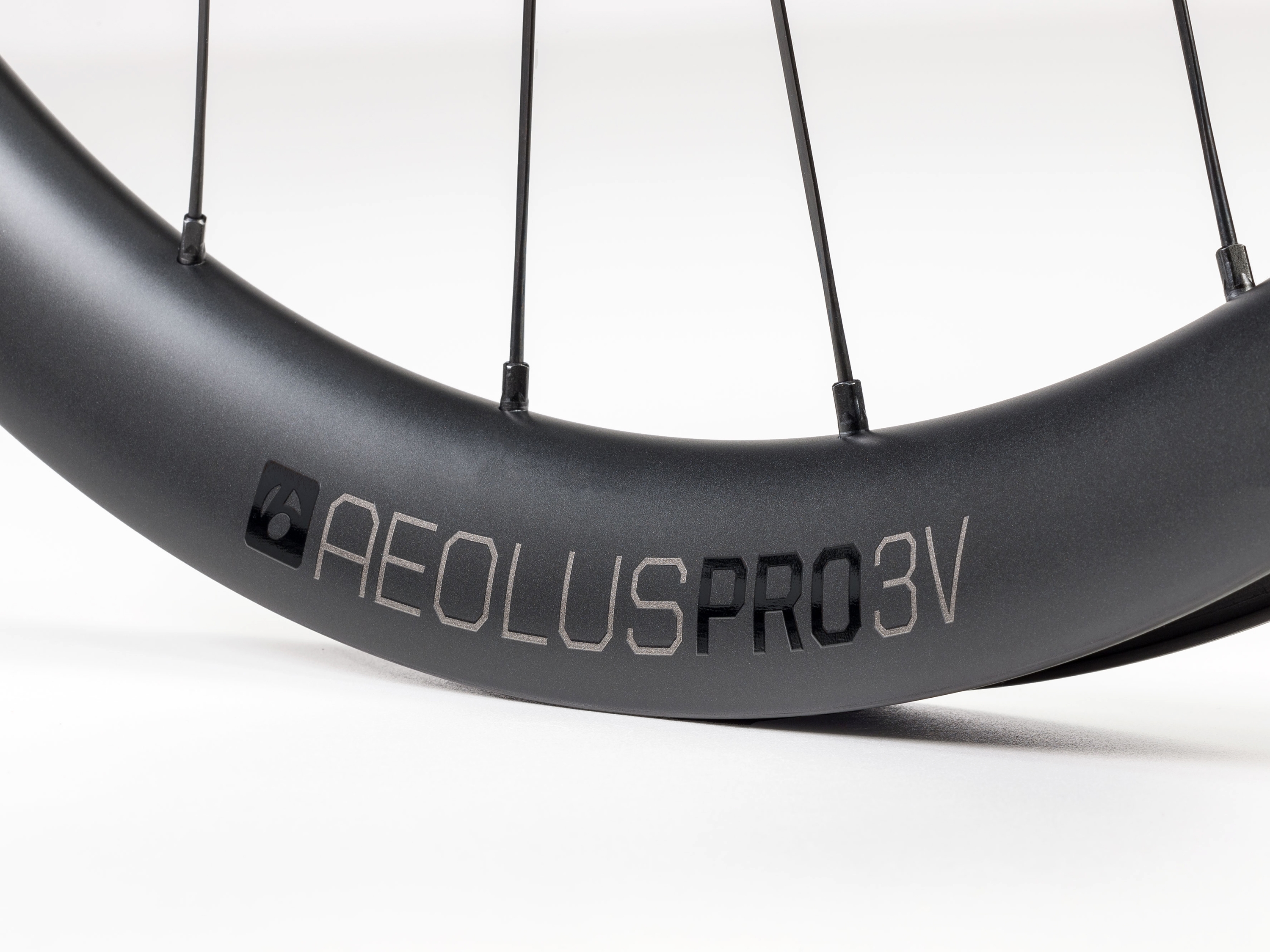 bontrager aeolus pro 3v tlr disc road wheel