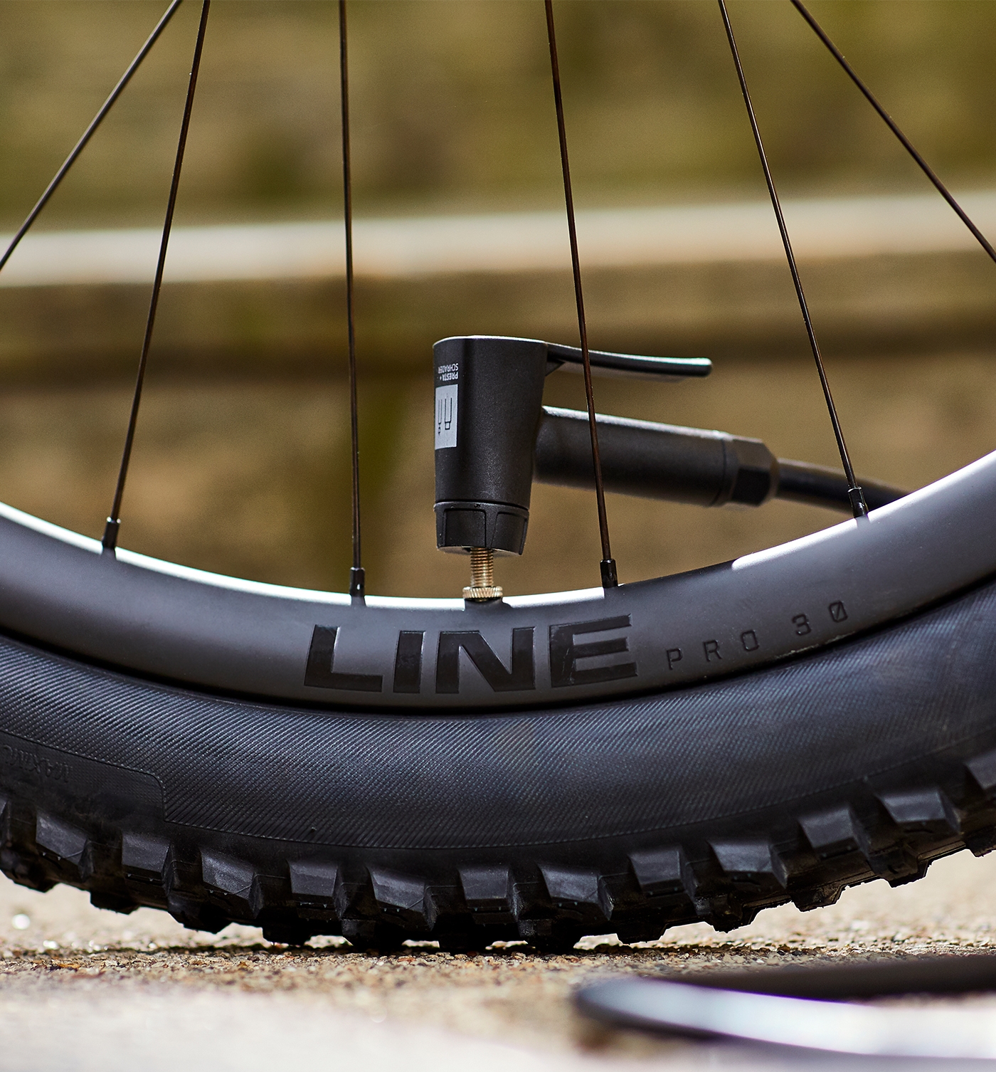 hybrid bike tire size