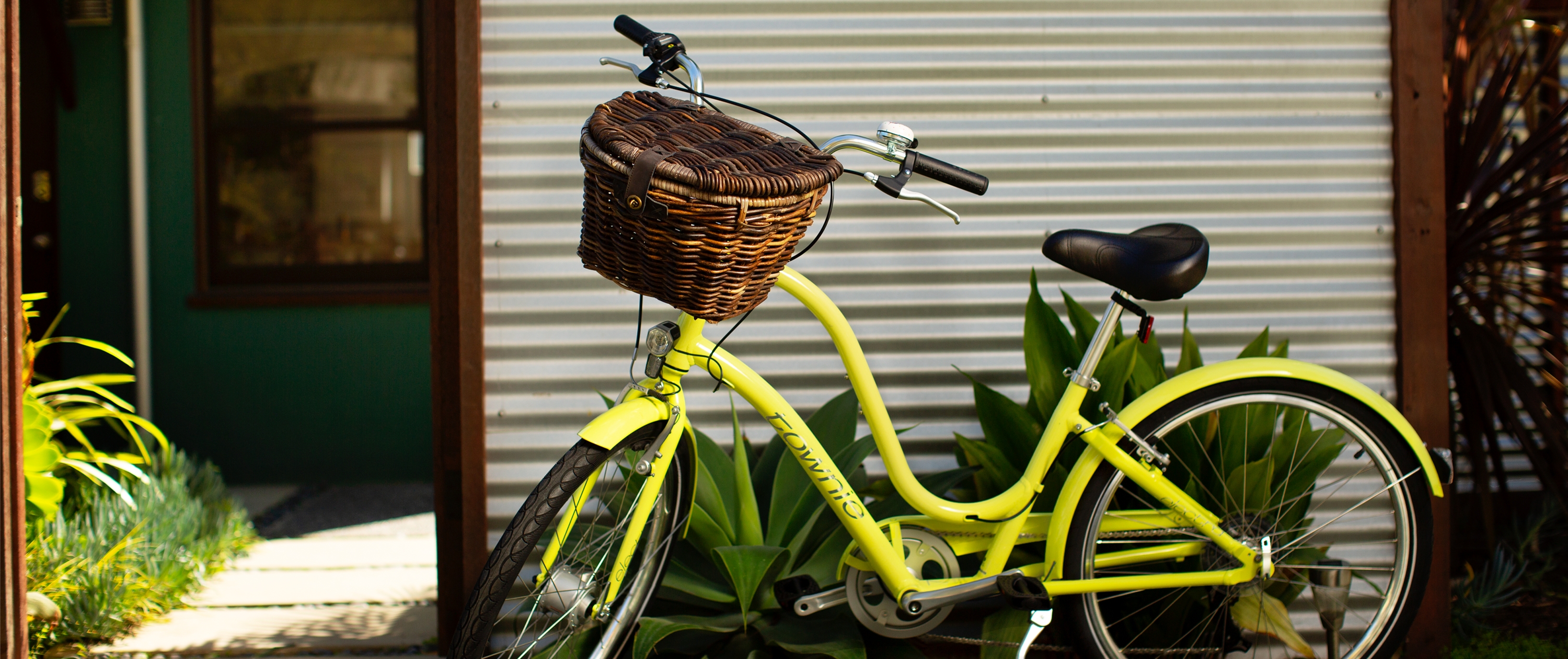 townie bicycle basket