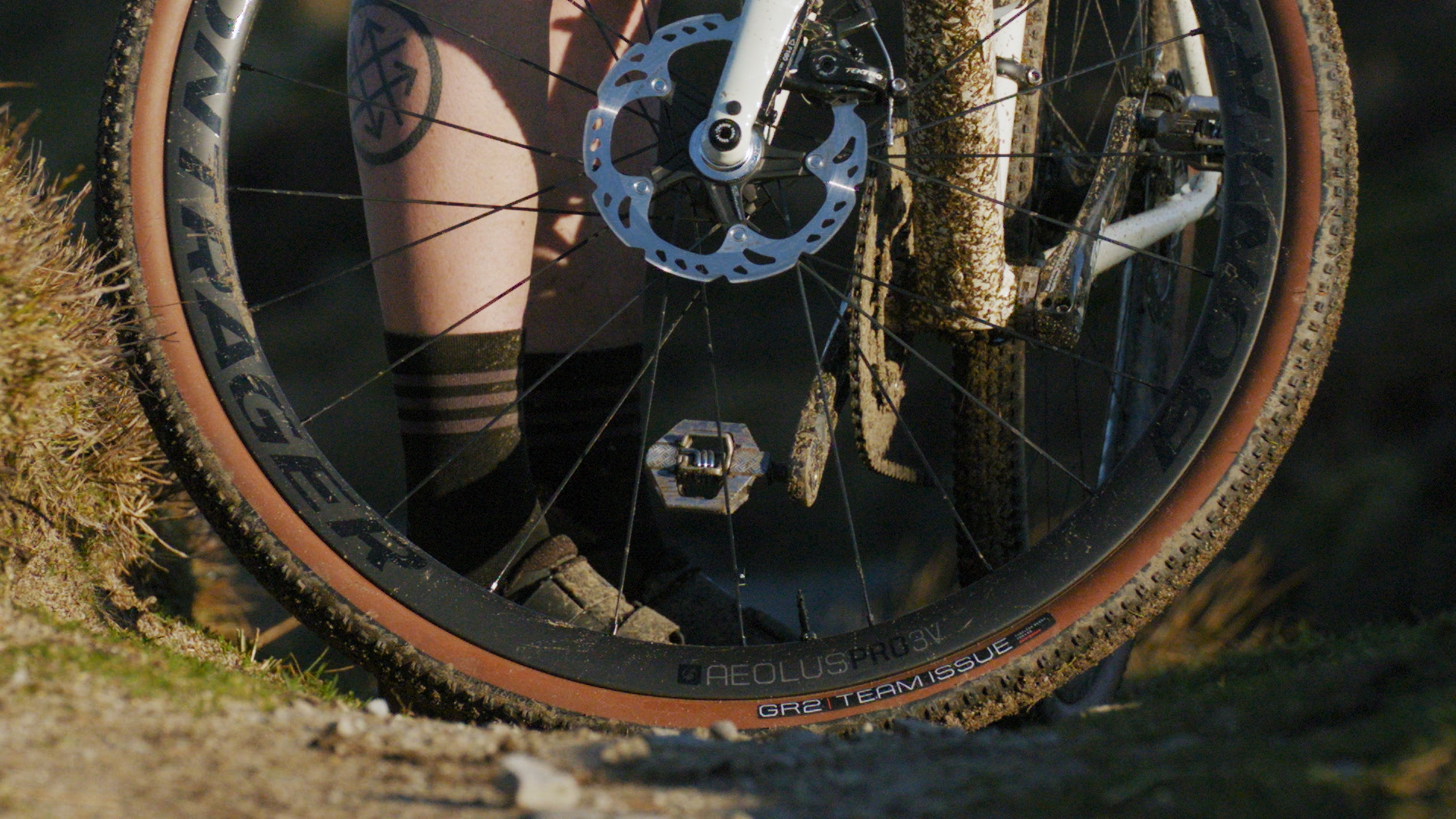 bontrager aeolus pro 3v tlr disc road wheel