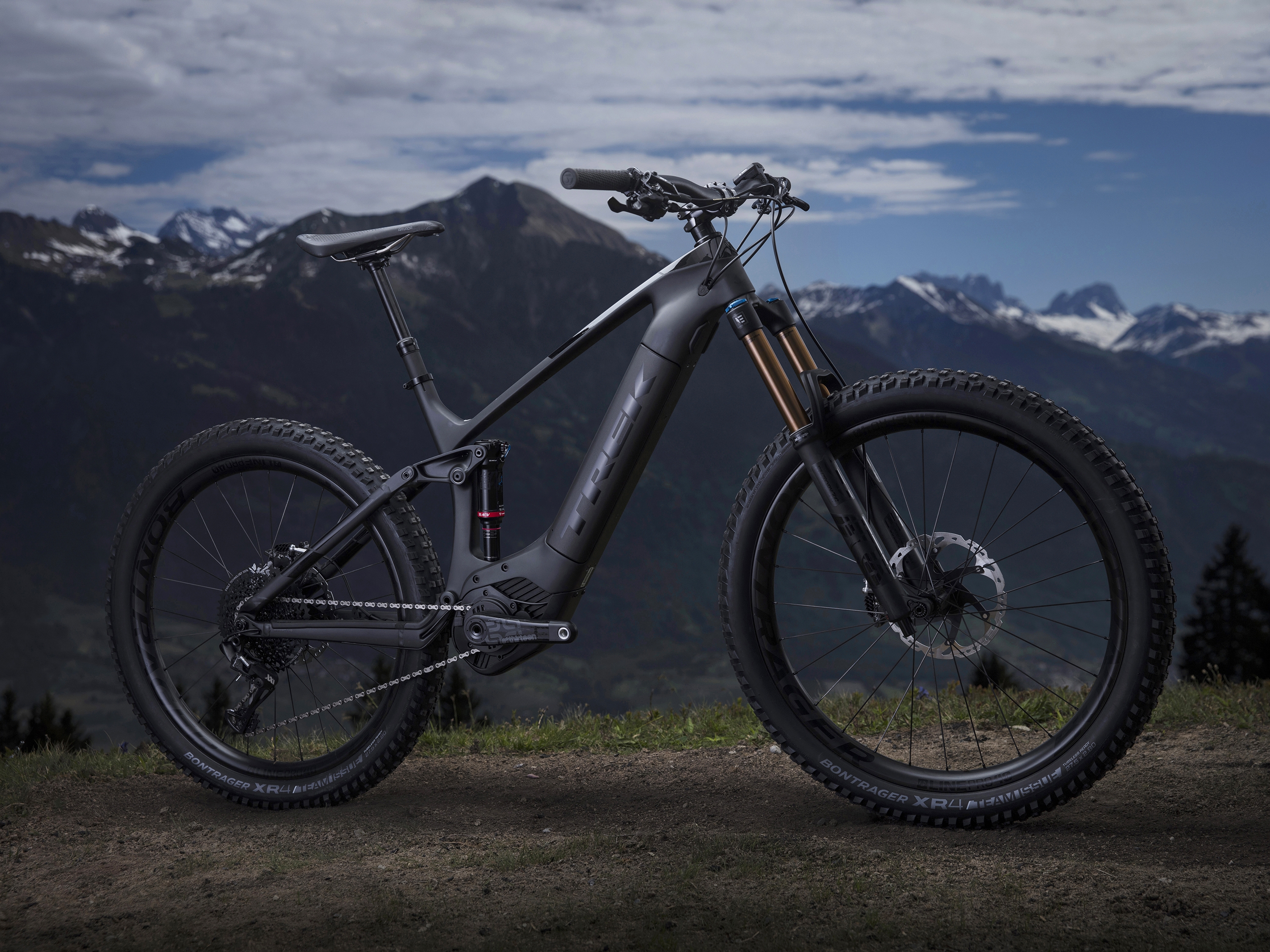 trek carbon fiber mountain bike