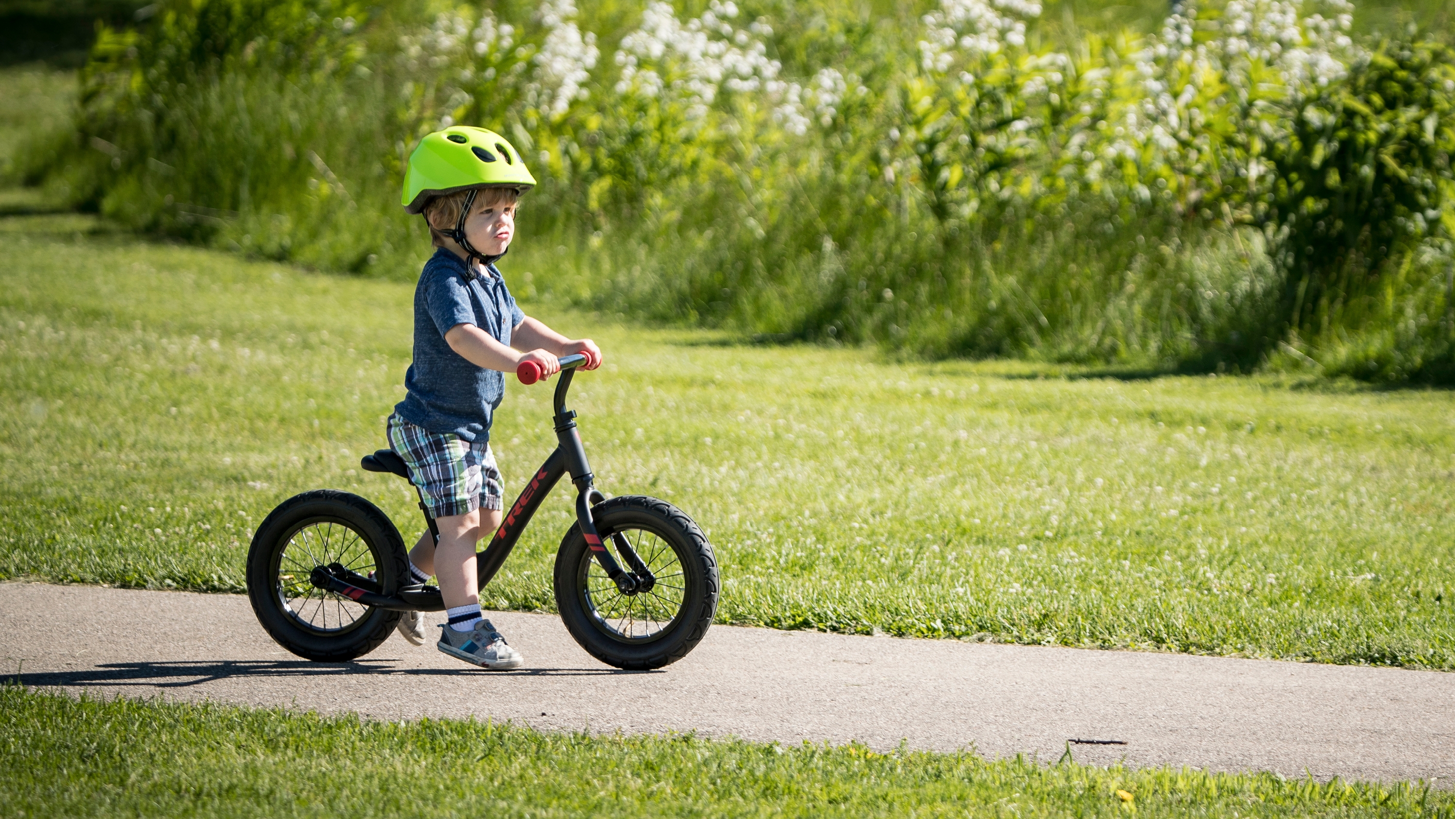 kids learning bikes